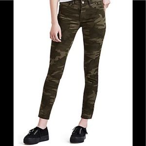 Levis 711 Camo skinny jeans